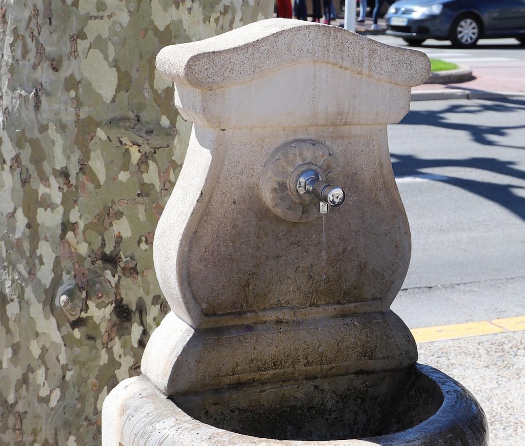 Keramische Wasser-Steine zur sogenannten Wasserbelebung